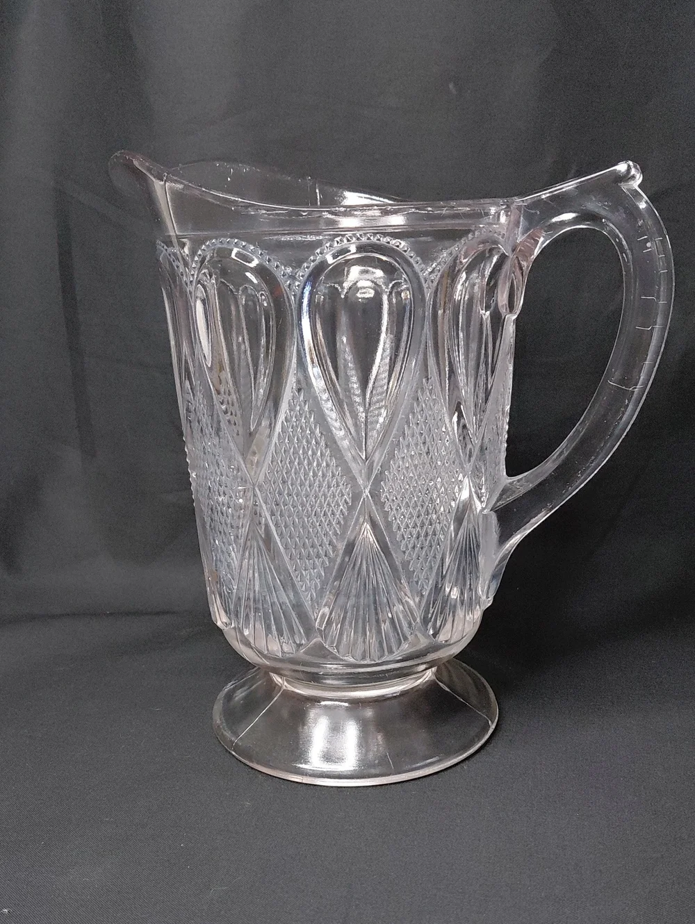 US GLASS Pitcher Magnesium Glass?